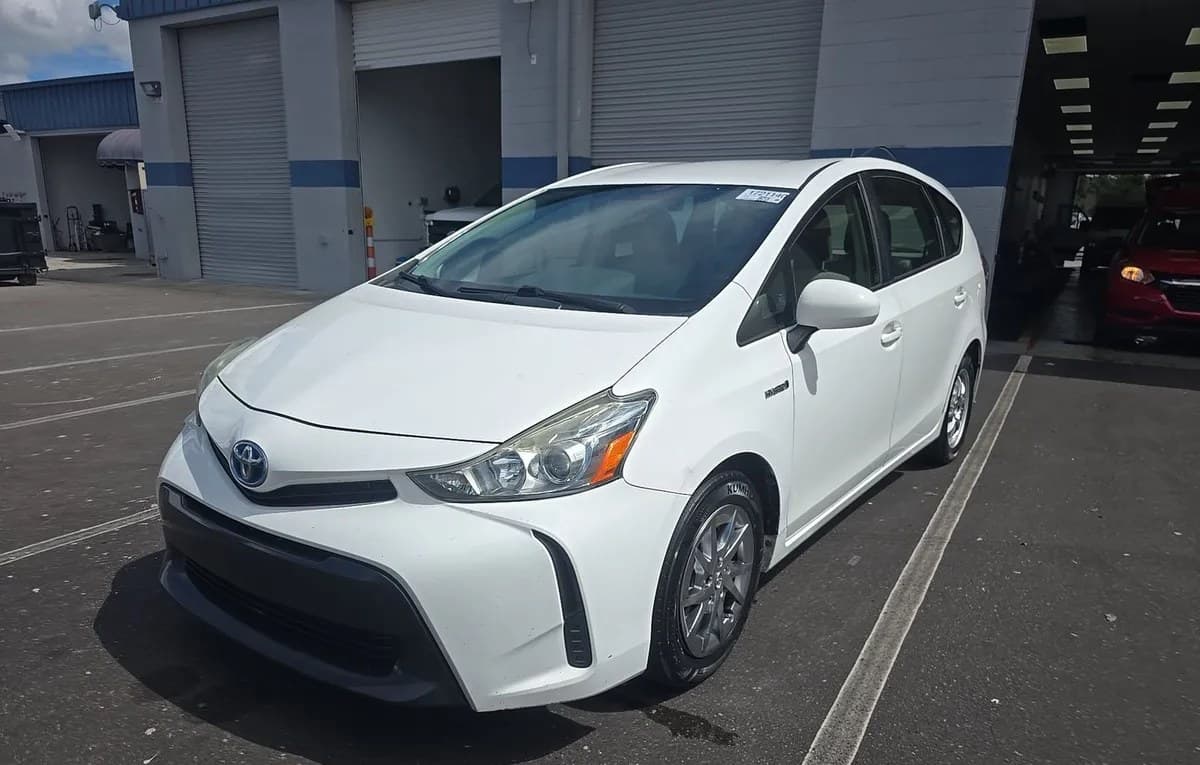 2017 TOYOTA PRIUS V Two 2
