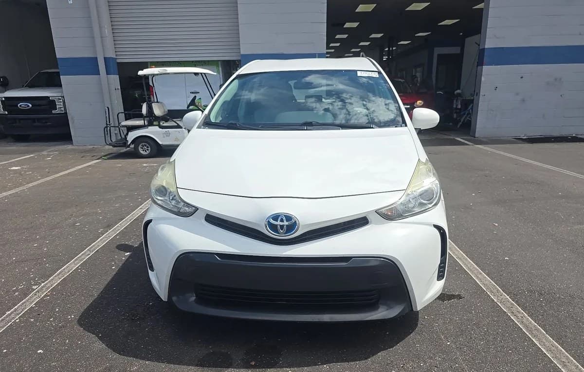 2017 TOYOTA PRIUS V Two 3
