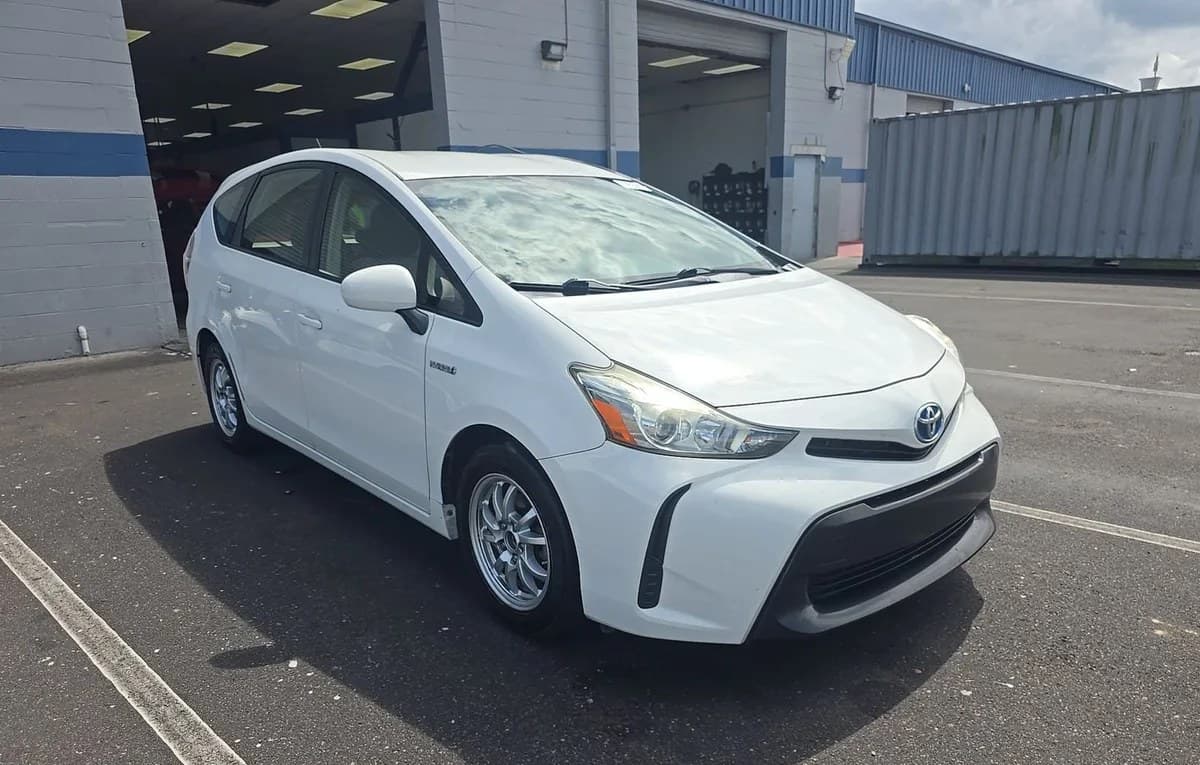 2017 TOYOTA PRIUS V Two 4