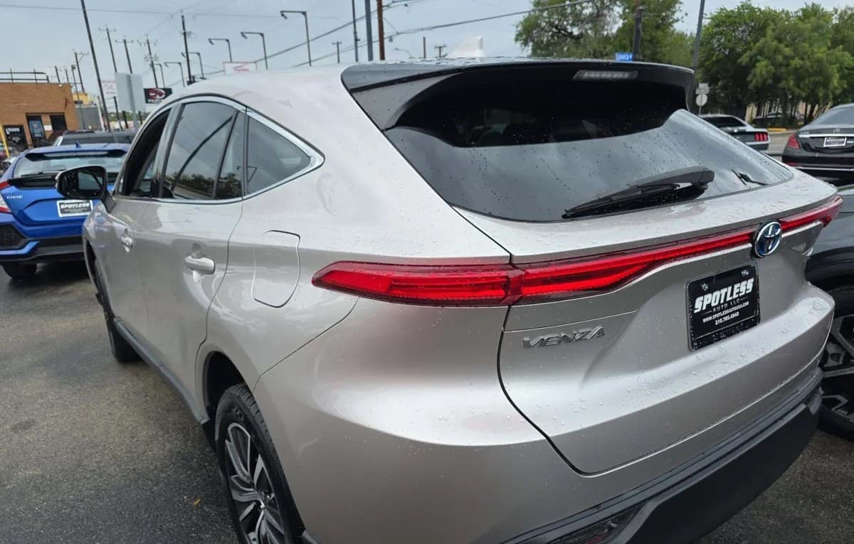2021 TOYOTA VENZA LE 3