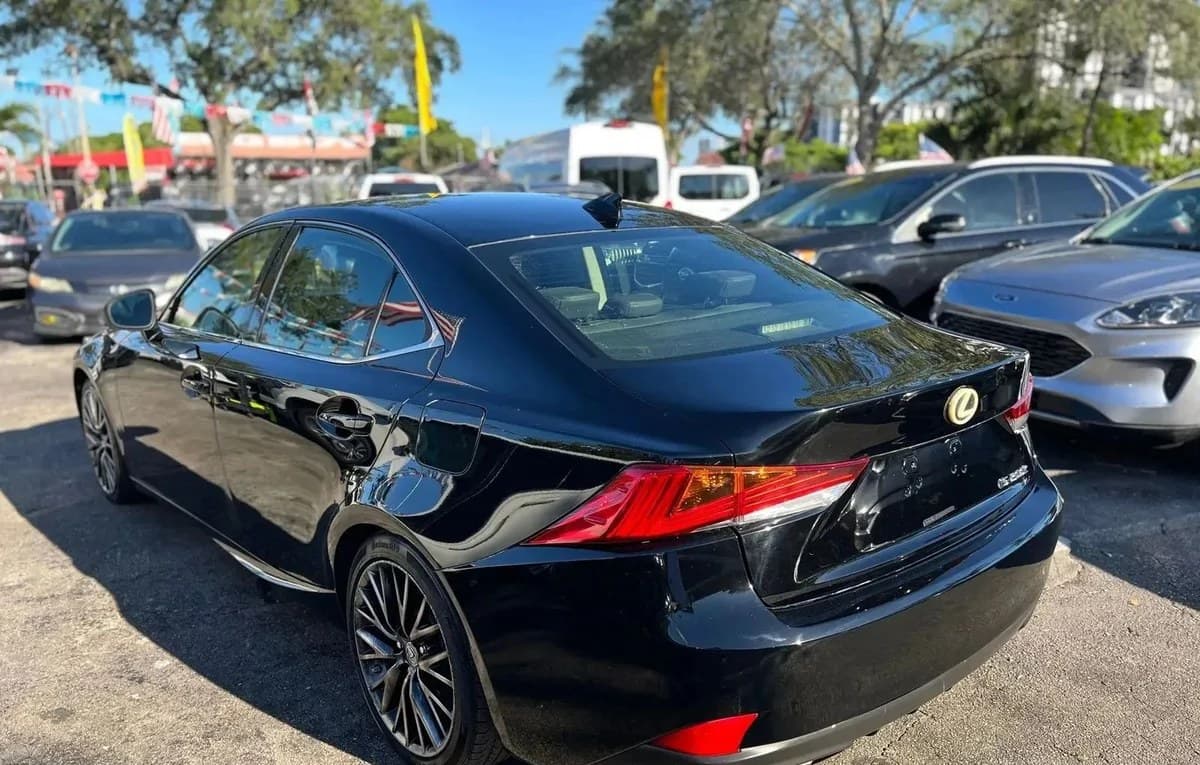 2017 LEXUS IS IS 200t 5