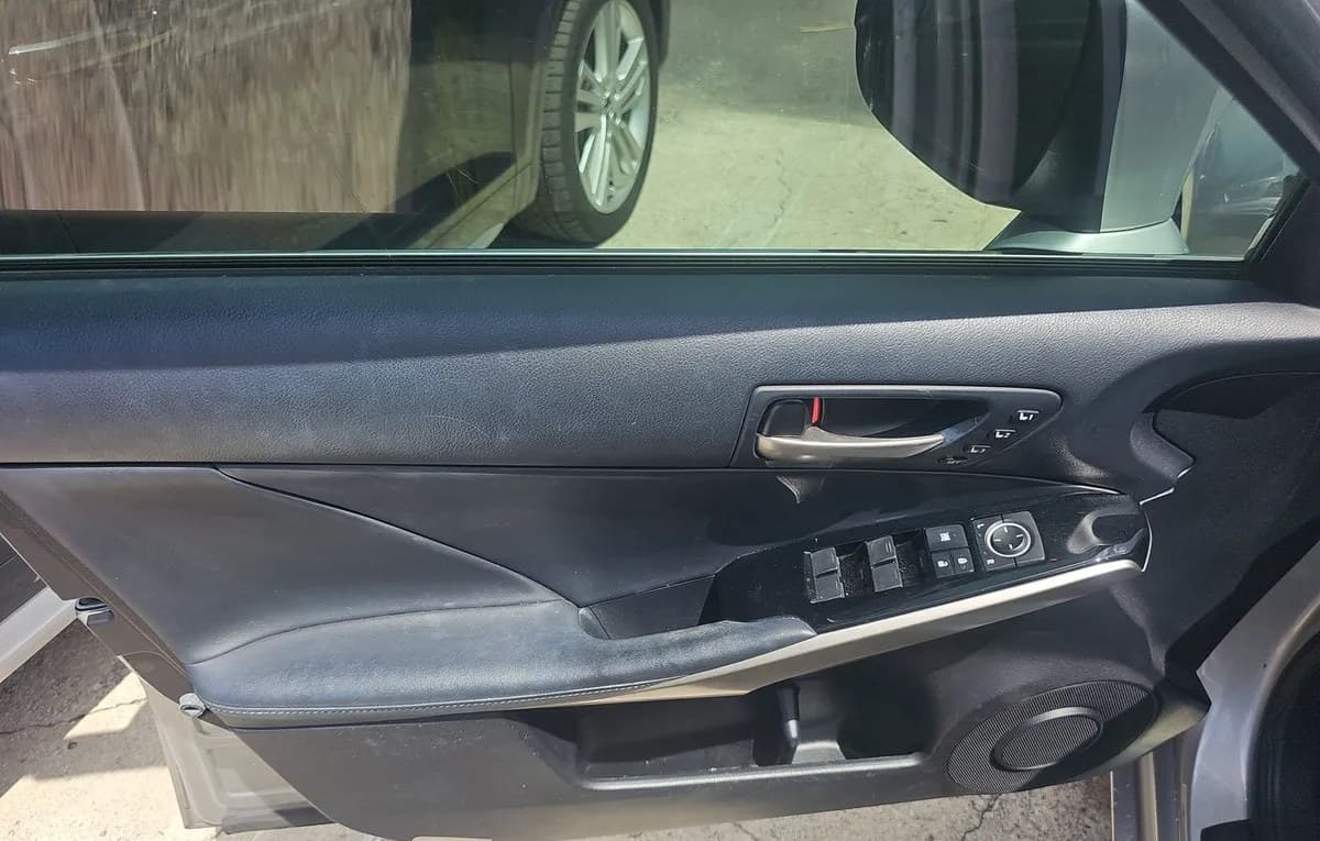 2020 LEXUS IS 300 6