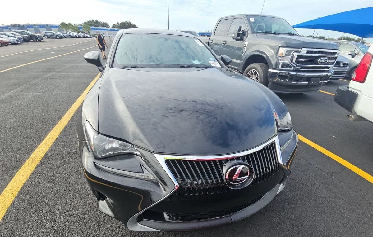 2017 LEXUS RC 200T 3