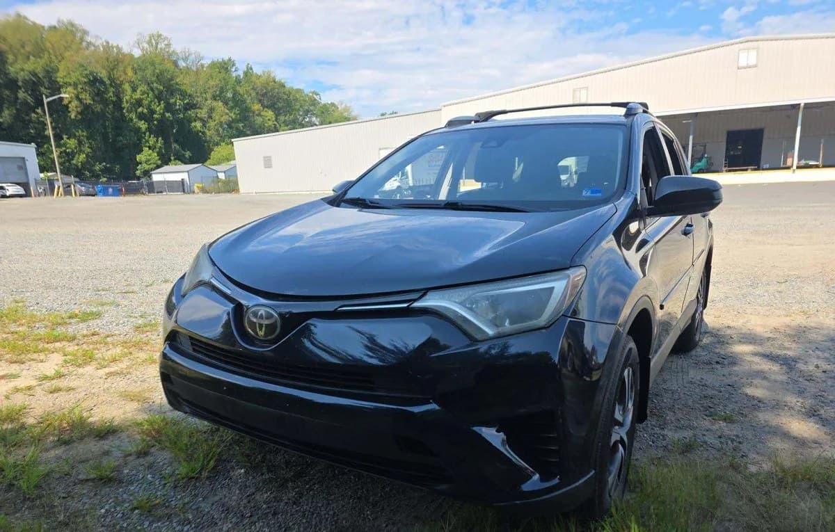 2018 TOYOTA RAV4 LE 2