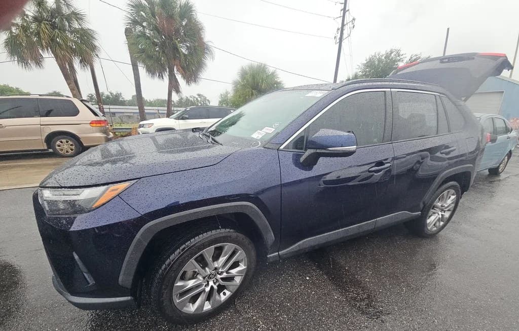 2022 TOYOTA RAV4 XLE PREMIUM