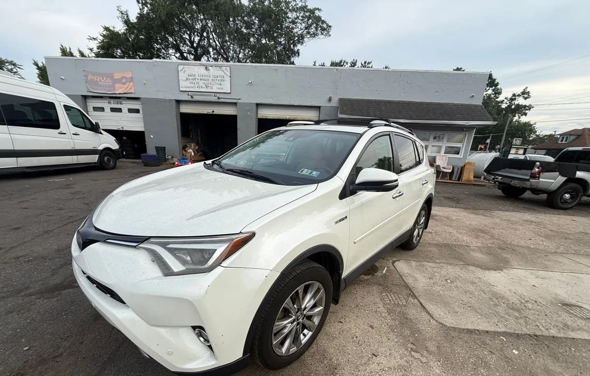 2018 TOYOTA RAV4 HYBRID Limited 3