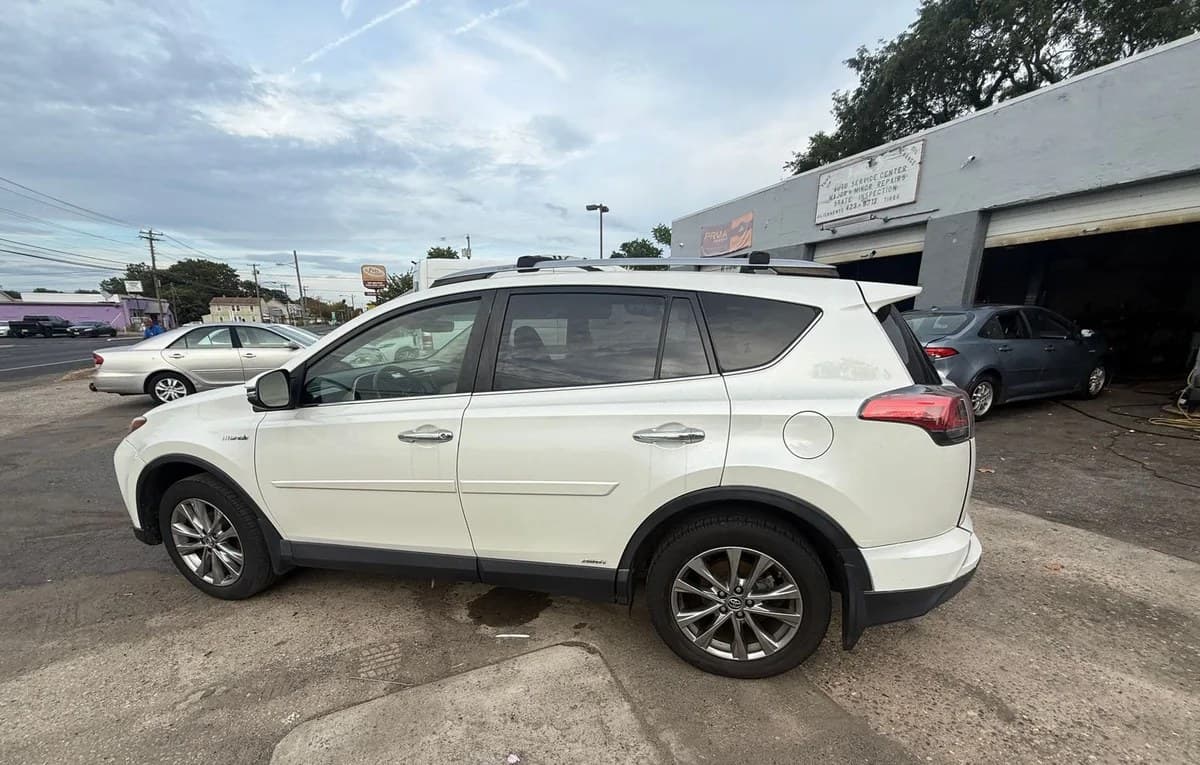 2018 TOYOTA RAV4 HYBRID Limited 6