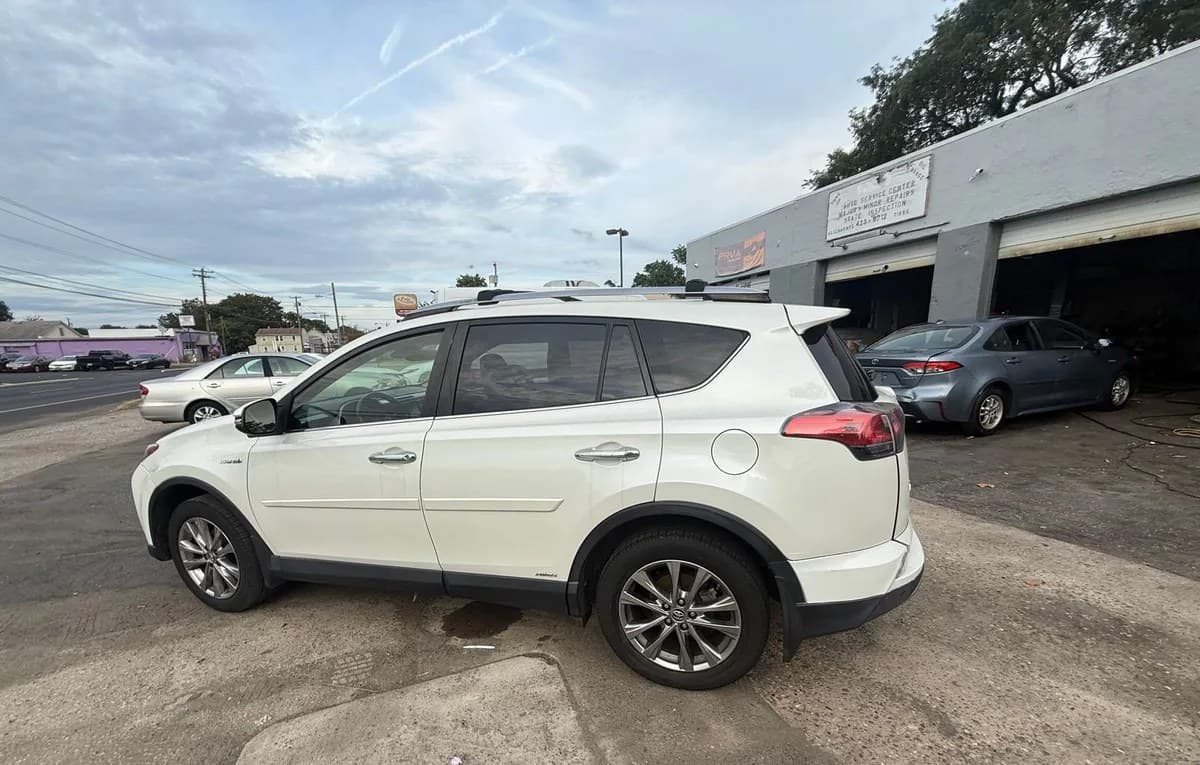 2018 TOYOTA RAV4 HYBRID Limited 7