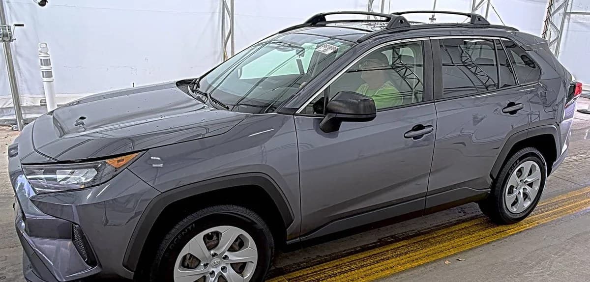 2019 TOYOTA RAV4 LE 2