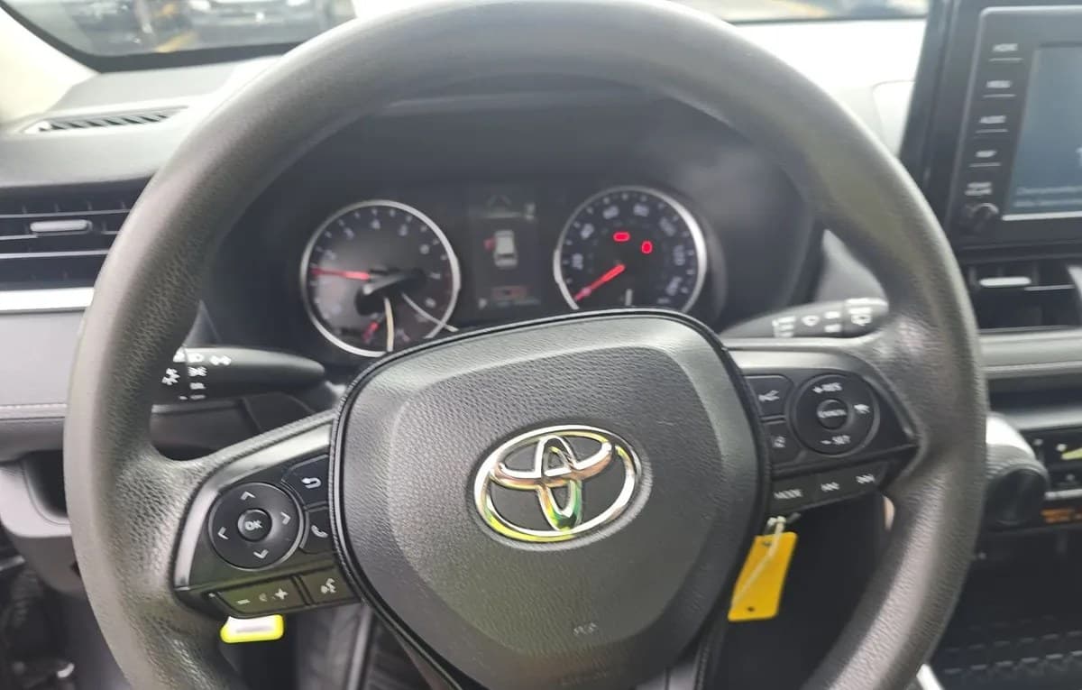 2019 TOYOTA RAV4 LE 7