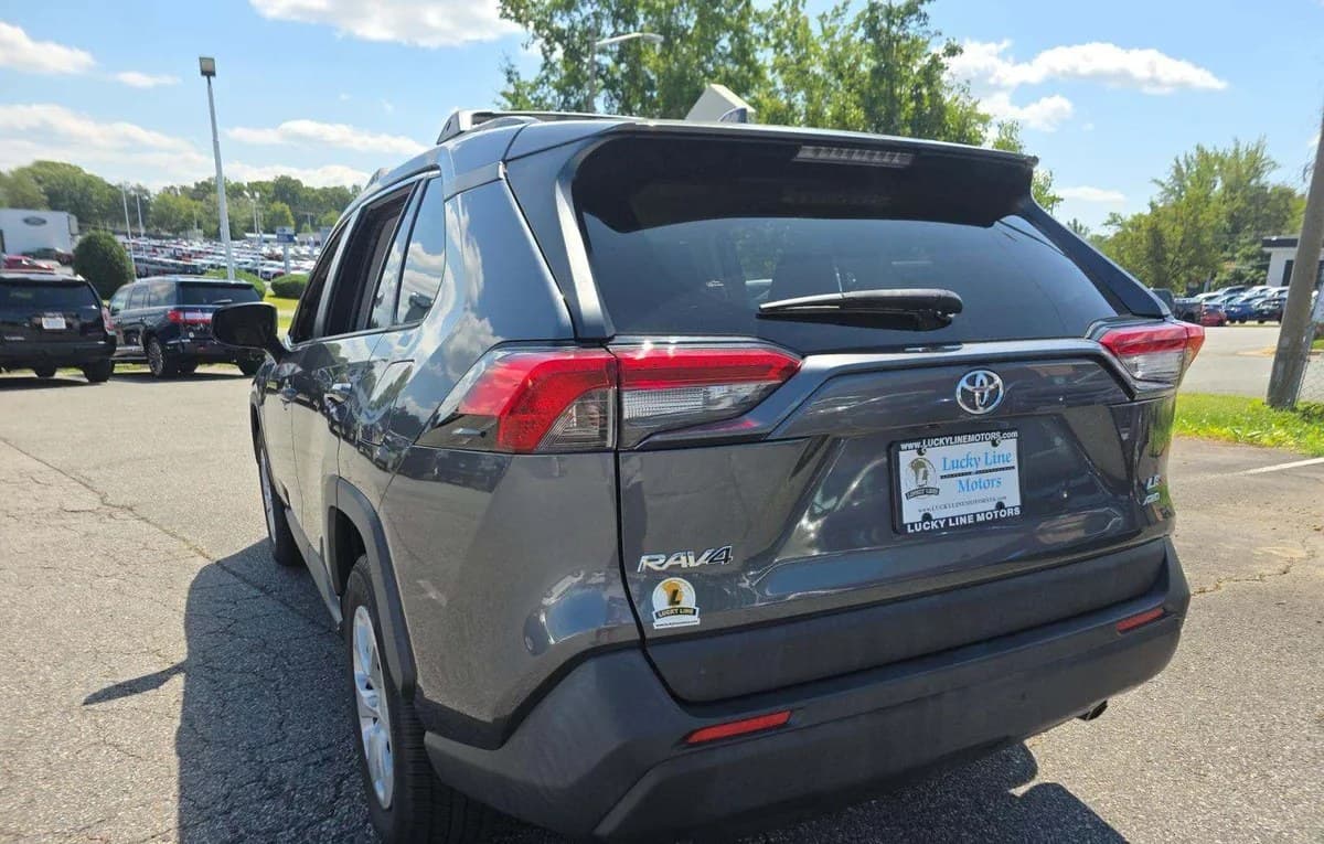 2020 TOYOTA RAV4 LE 3