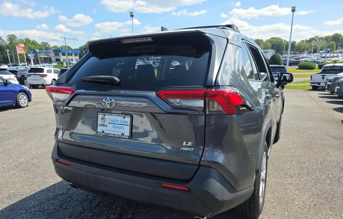 2020 TOYOTA RAV4 LE 4