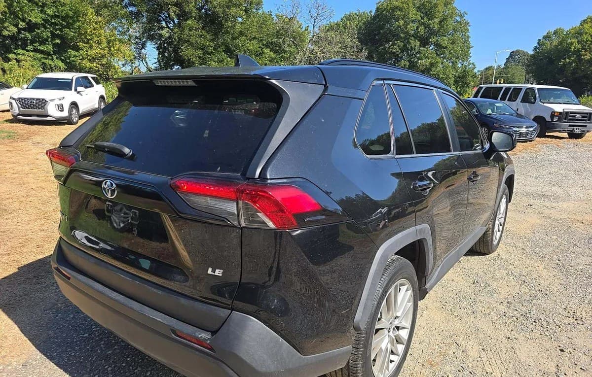 2019 TOYOTA RAV4 LE 4