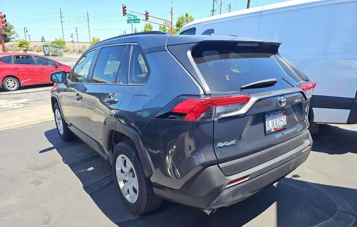 2019 TOYOTA RAV4 LE 3