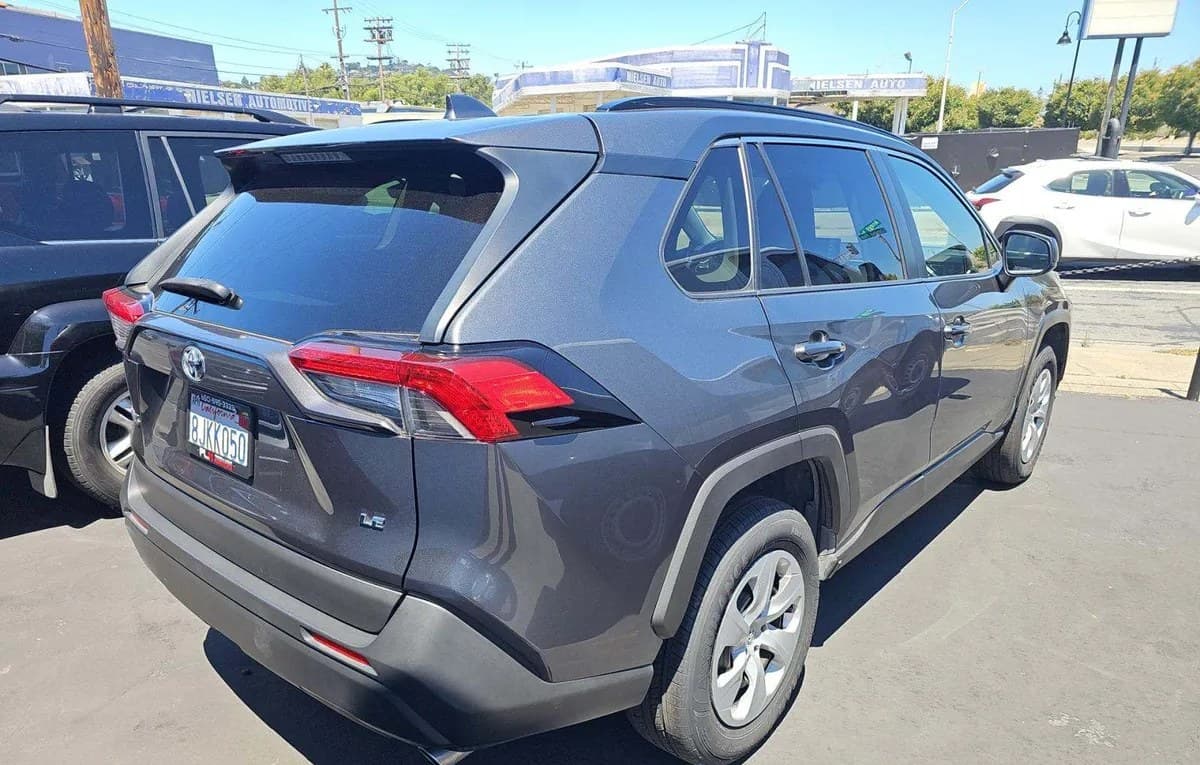 2019 TOYOTA RAV4 LE 4