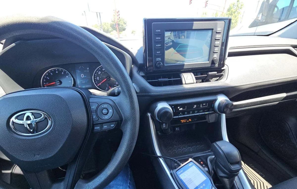 2019 TOYOTA RAV4 LE 7