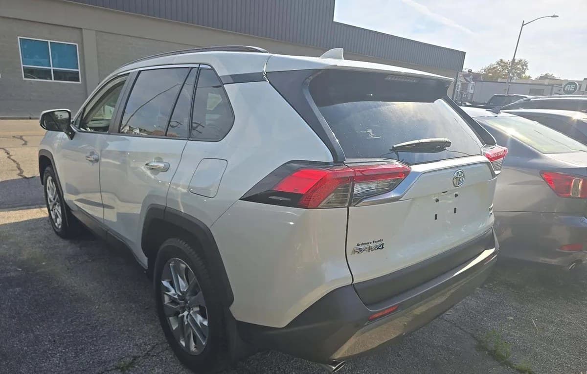 2019 TOYOTA RAV4 LIMITED 3