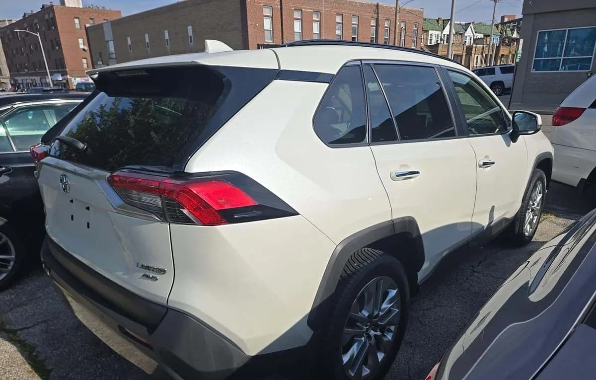 2019 TOYOTA RAV4 LIMITED 4