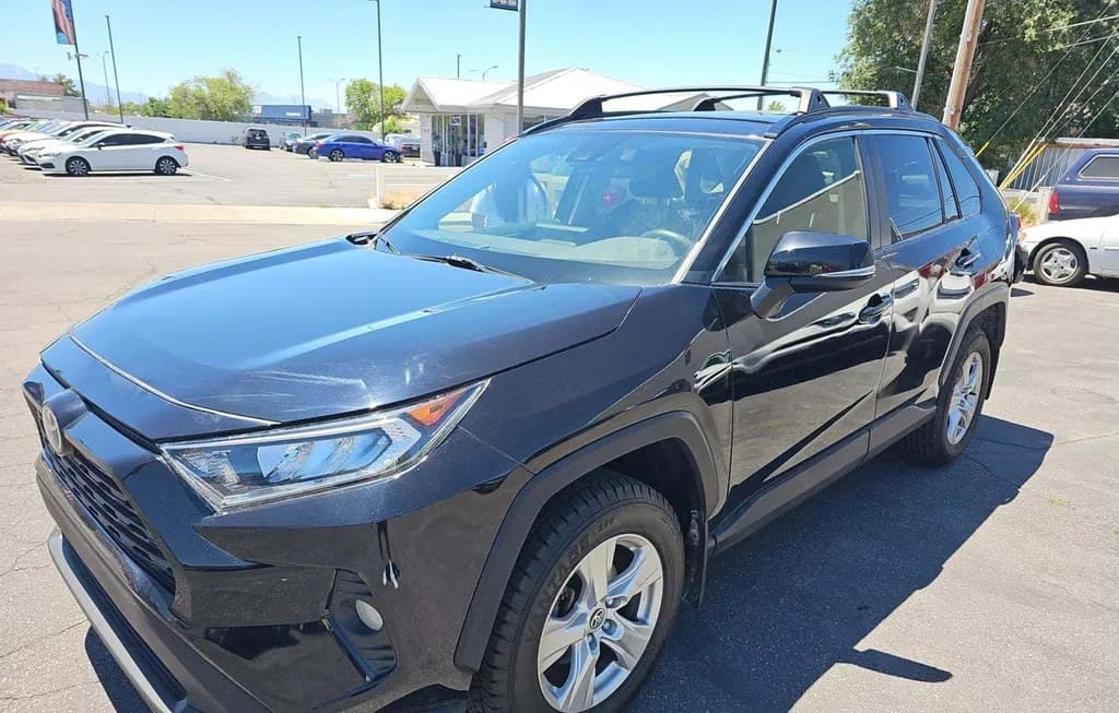 2019 TOYOTA RAV4 XLE
