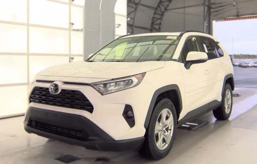2021 TOYOTA RAV4 XLE