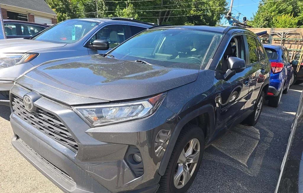 2020 TOYOTA RAV4 XLE 1