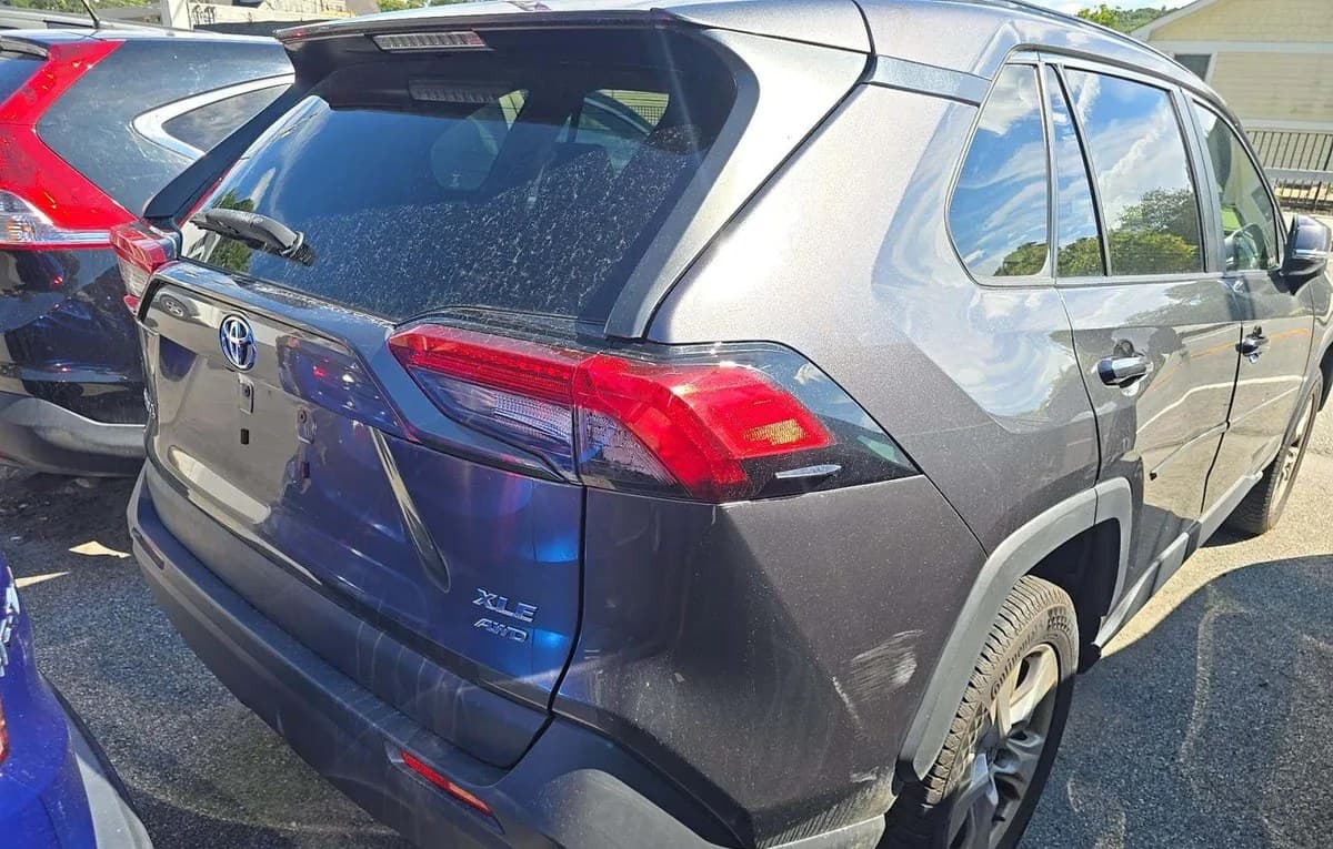 2020 TOYOTA RAV4 XLE 4