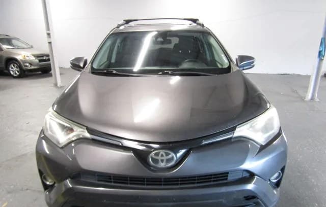 2017 TOYOTA RAV4 XLE 3