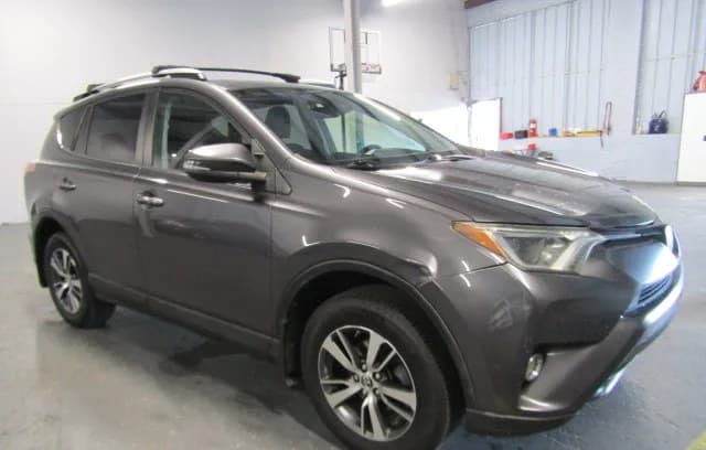 2017 TOYOTA RAV4 XLE 4