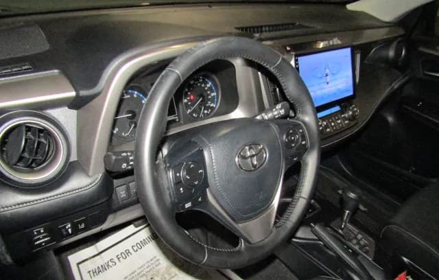 2017 TOYOTA RAV4 XLE 6