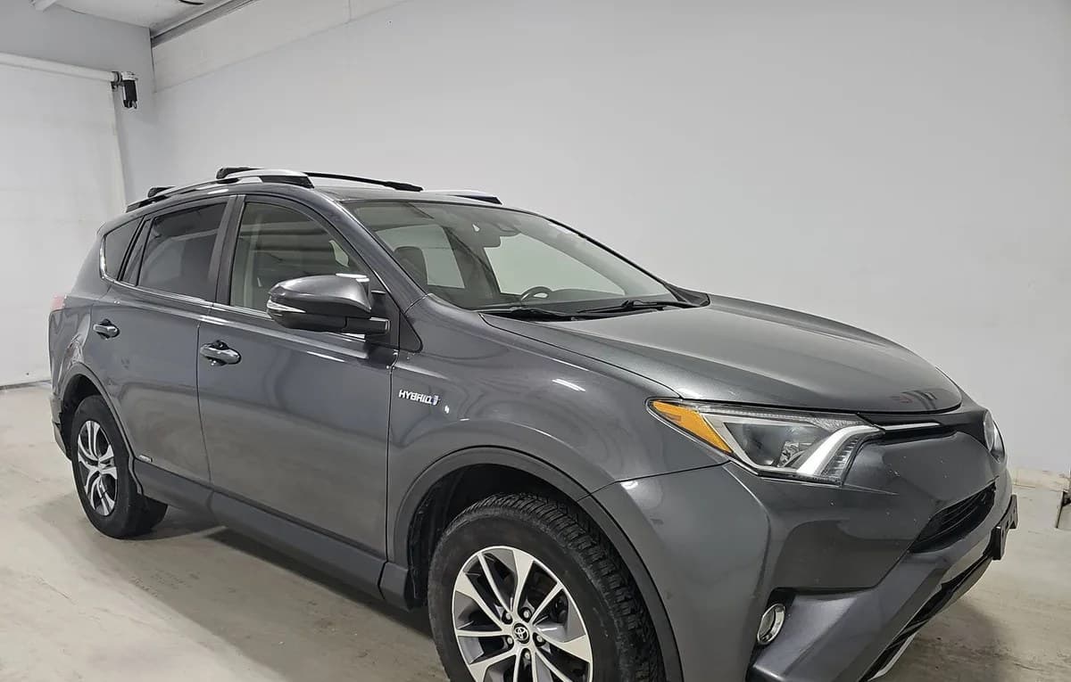 2017 TOYOTA RAV4 HYBRID XLE 4
