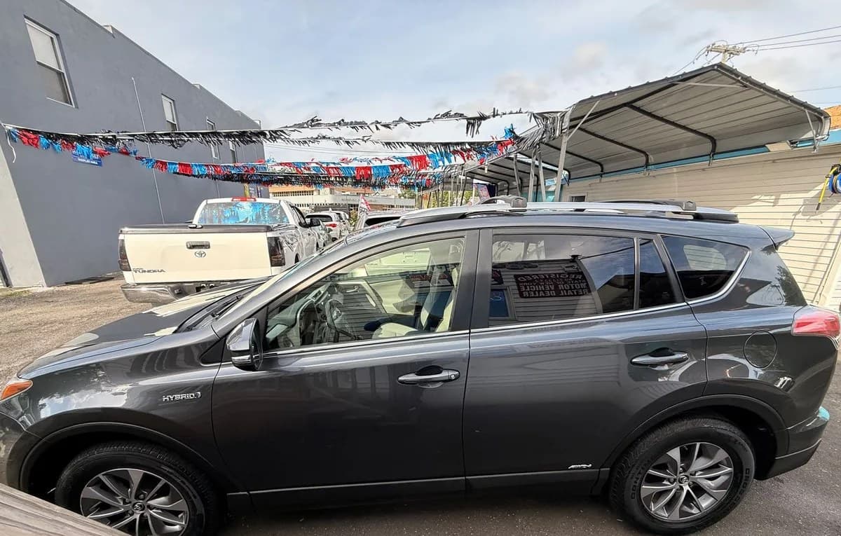 2017 TOYOTA RAV4 HYBRID XLE 5