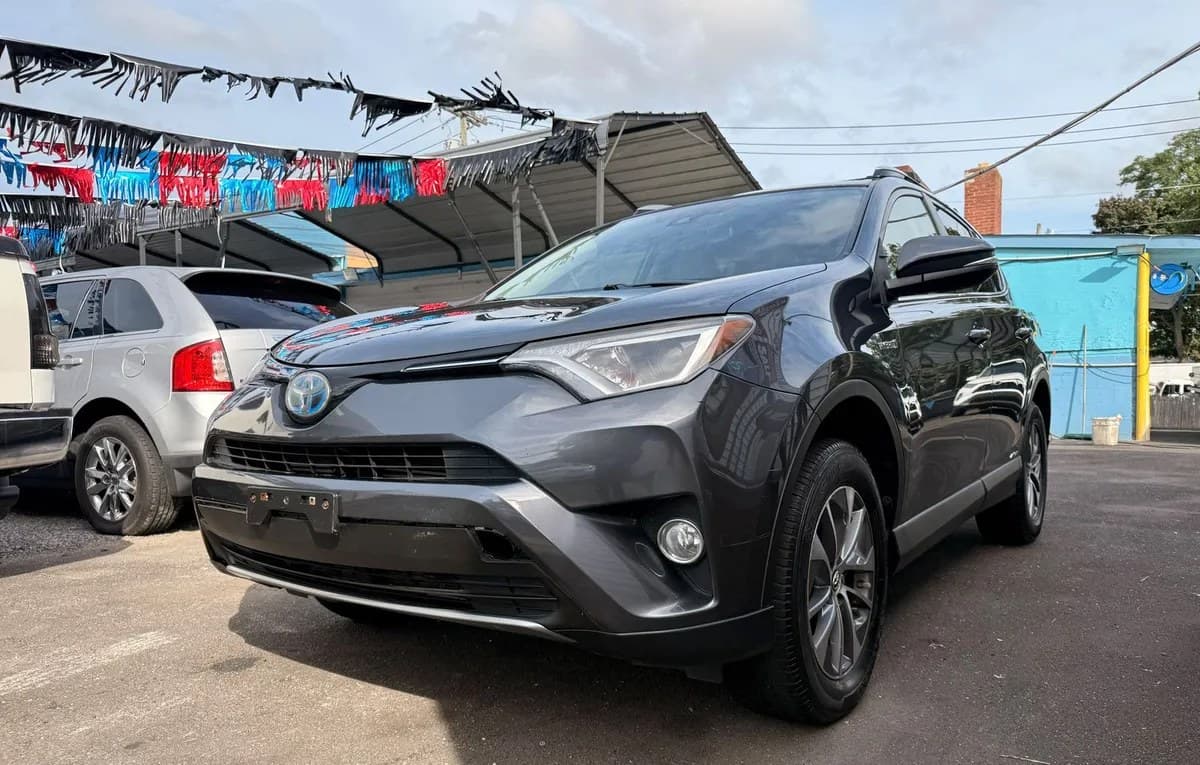 2017 TOYOTA RAV4 HYBRID XLE 6