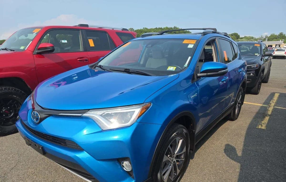 2017 TOYOTA RAV4 HYBRID XLE 2