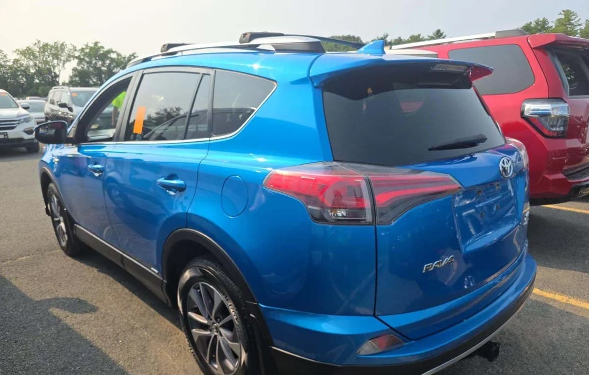 2017 TOYOTA RAV4 HYBRID XLE 3