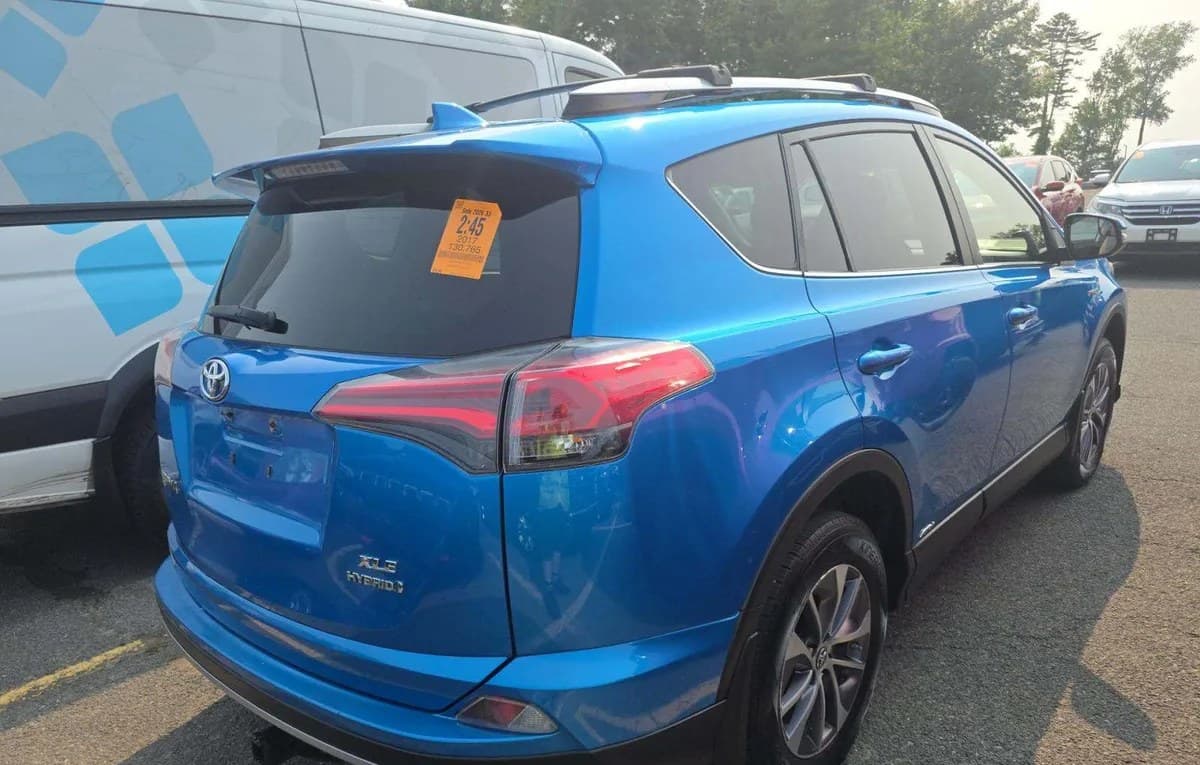 2017 TOYOTA RAV4 HYBRID XLE 4