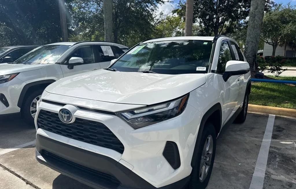 2023 TOYOTA RAV4 HYBRID XLE