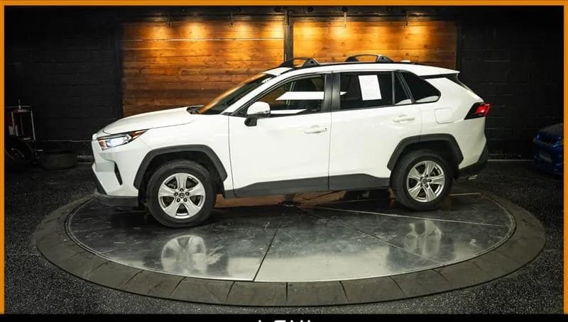 2019 TOYOTA RAV4 XLE 2