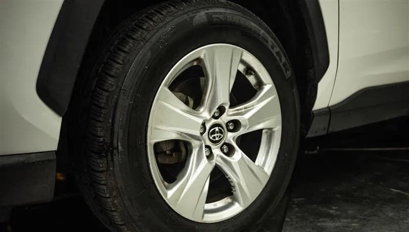 2019 TOYOTA RAV4 XLE 4