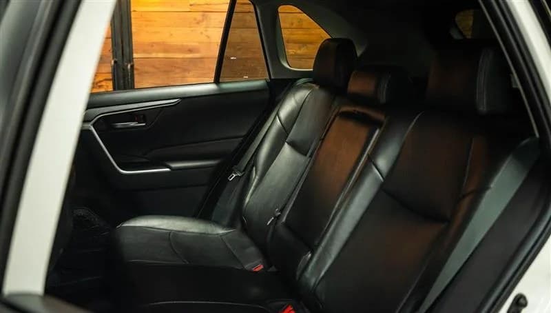2019 TOYOTA RAV4 XLE 7
