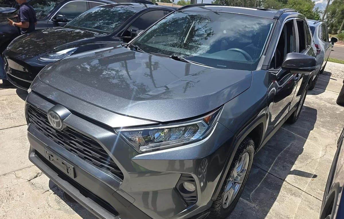 2019 TOYOTA RAV4 XLE 2