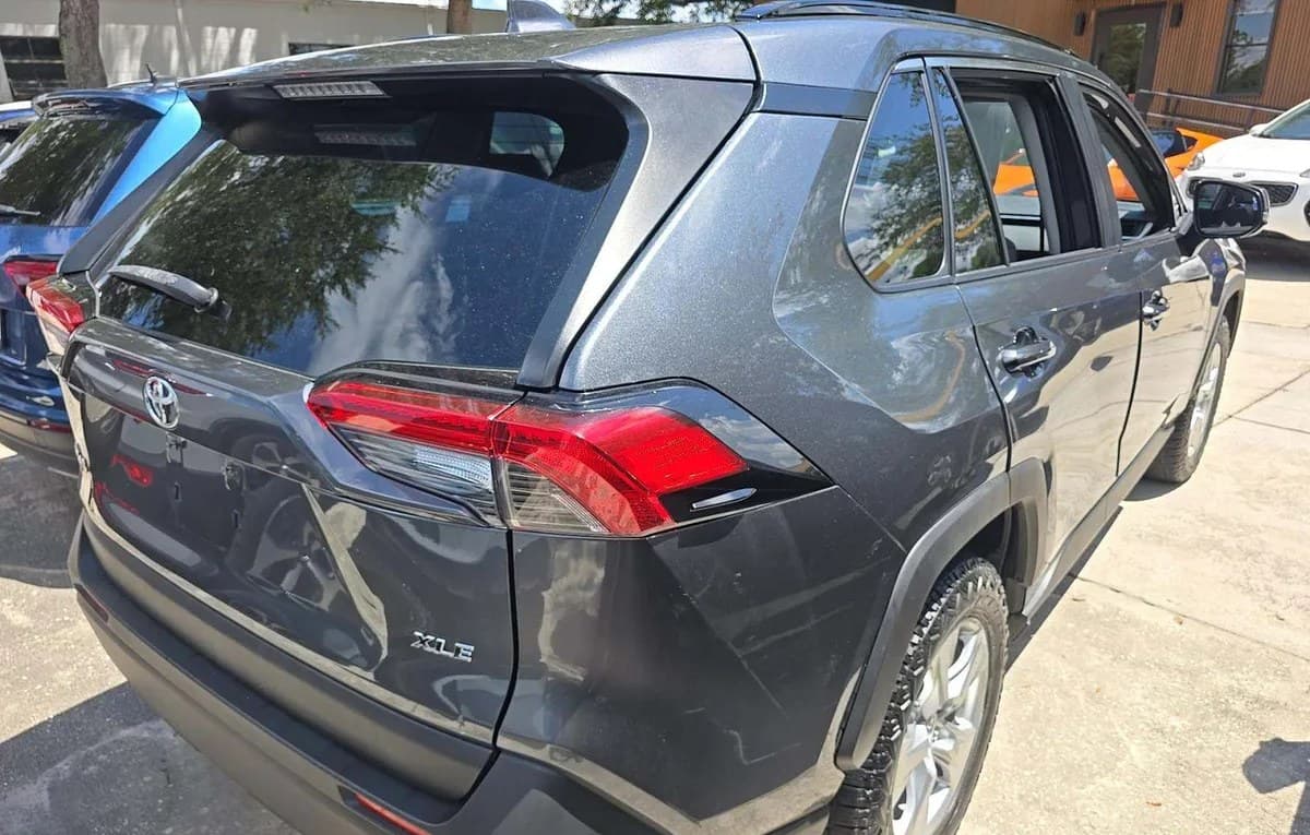 2019 TOYOTA RAV4 XLE 4