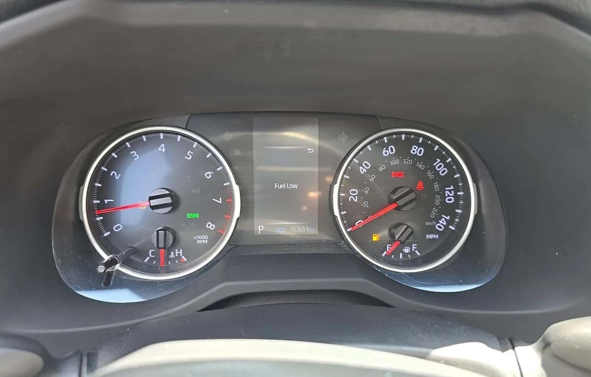 2019 TOYOTA RAV4 XLE 6