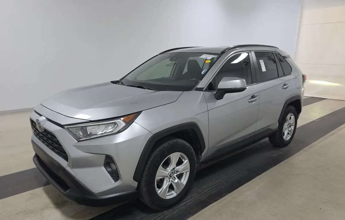 2019 TOYOTA RAV4 XLE 2