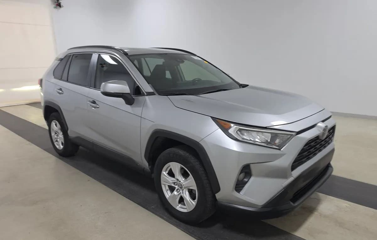 2019 TOYOTA RAV4 XLE 4