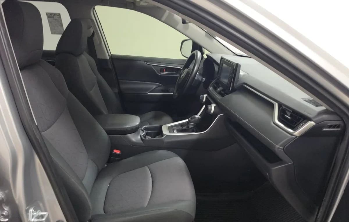 2019 TOYOTA RAV4 XLE 5