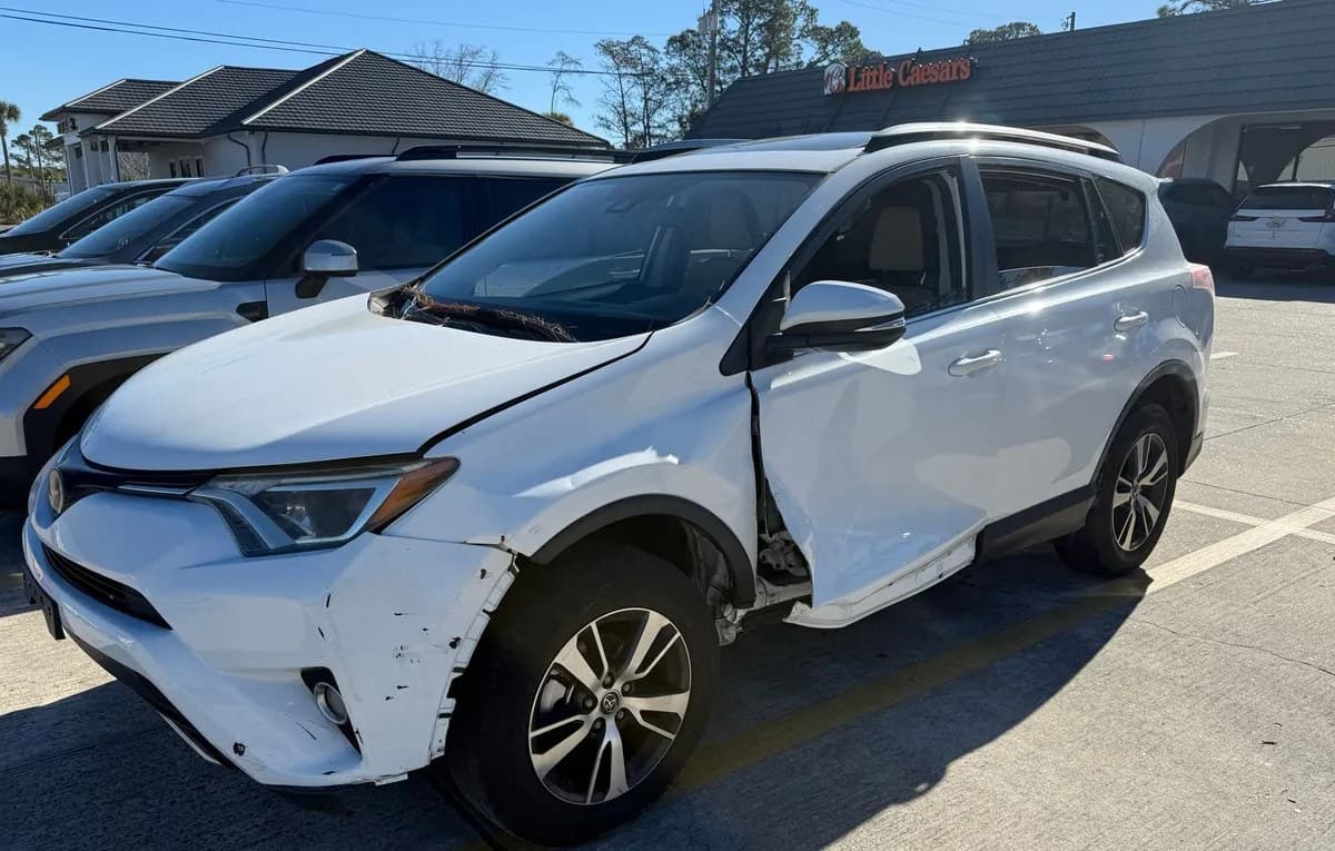 2018 TOYOTA RAV4 XLE 2