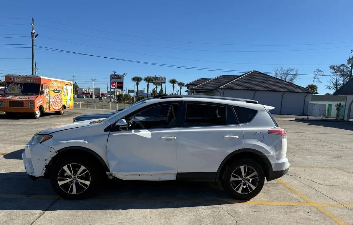 2018 TOYOTA RAV4 XLE 4