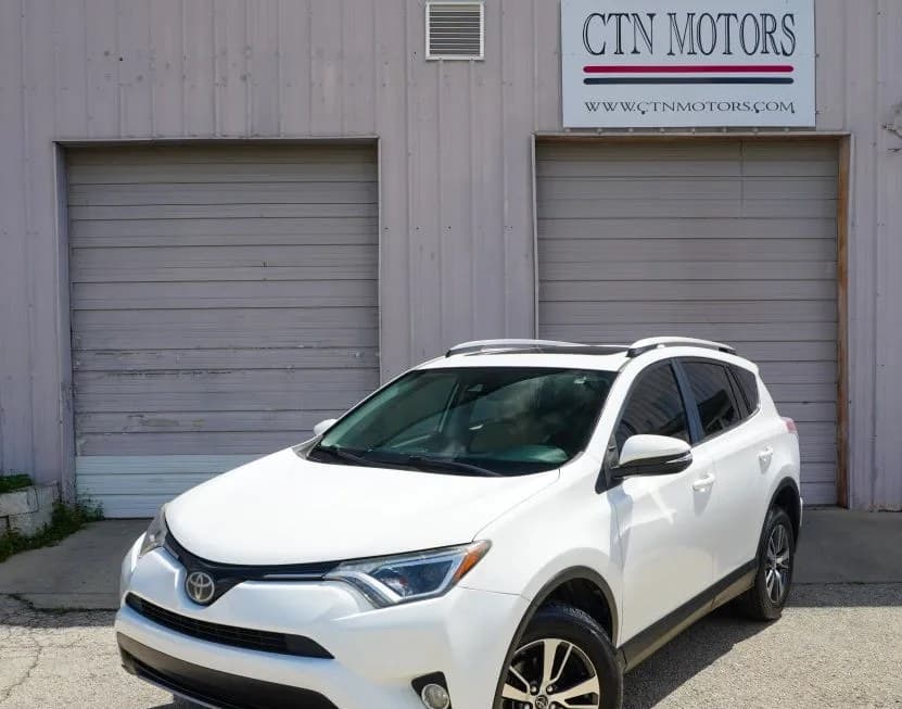 2017 TOYOTA RAV4 XLE 2