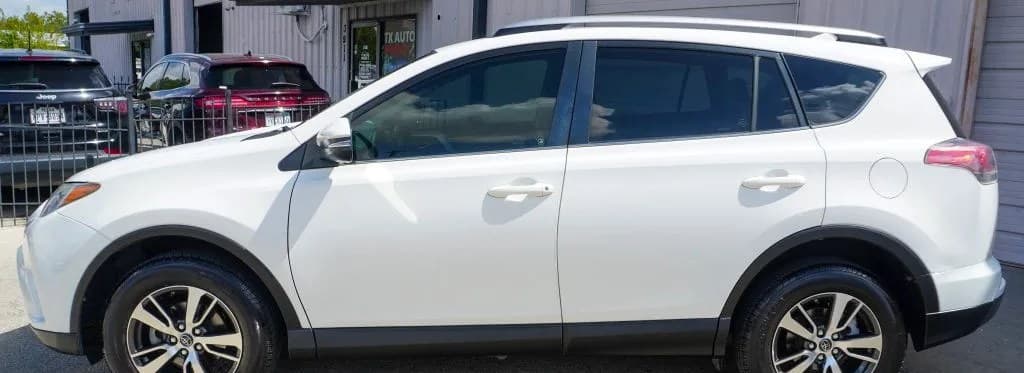 2017 TOYOTA RAV4 XLE 4
