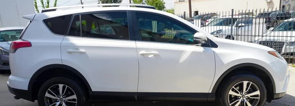 2017 TOYOTA RAV4 XLE 5